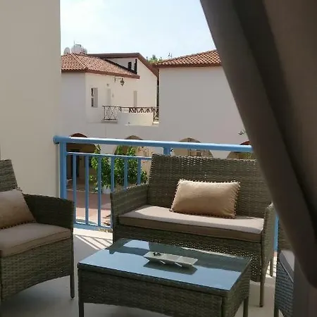 Limnaria West Park Apartament *